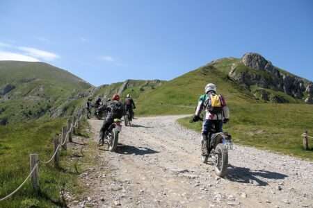 La via del Sale con le moto - La Route du Sel en moto (c) CC BY-SA 4_0 Hp Baumeler Wikimedia Commons