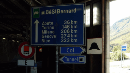 Au tunnel du Grand-Saint-Bernard - al Traforo del Gran San Bernardo (c) CC BY SA 3_0 Lucignolo Brescia Wikimedia Commons