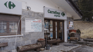 Il Carrefour Express a Étroubles, a 1210 metri di quota, vicino al confine con la Svizzera (c) associazione Pays du Saint-Bernard