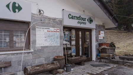 Il Carrefour Express a Étroubles, a 1210 metri di quota, vicino al confine con la Svizzera (c) associazione Pays du Saint-Bernard