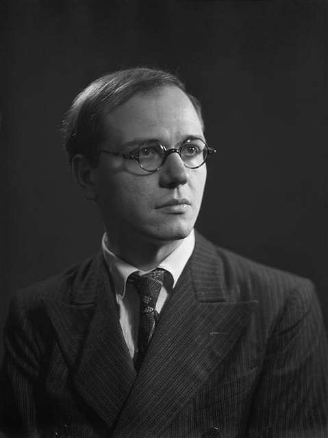Olivier messiaen en 1937 (c) cc 01 studio harcourt public domain