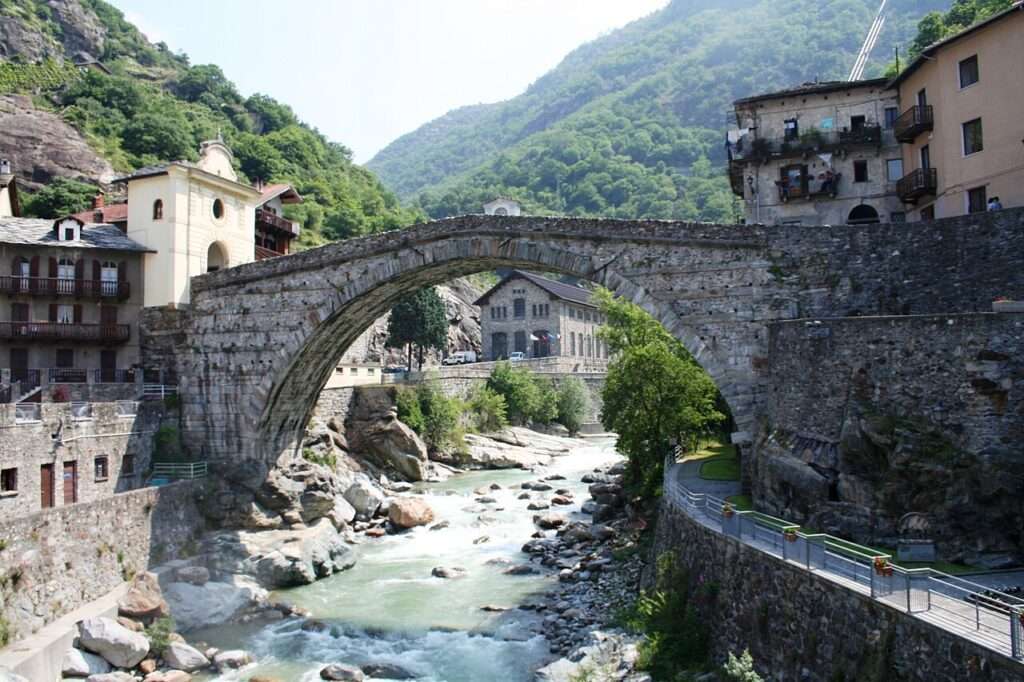 Pont saint martin (c) cc by sa 2 0 b roveran wikimedia commons
