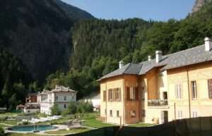 Le attuali terme a Pré-Saint-Didier in Valle d'Aosta - les thermes à Pré-Saint-Didier en Vallée d'Aoste (c) CC BY-SA 3_0 SSire Wikimedia Commons