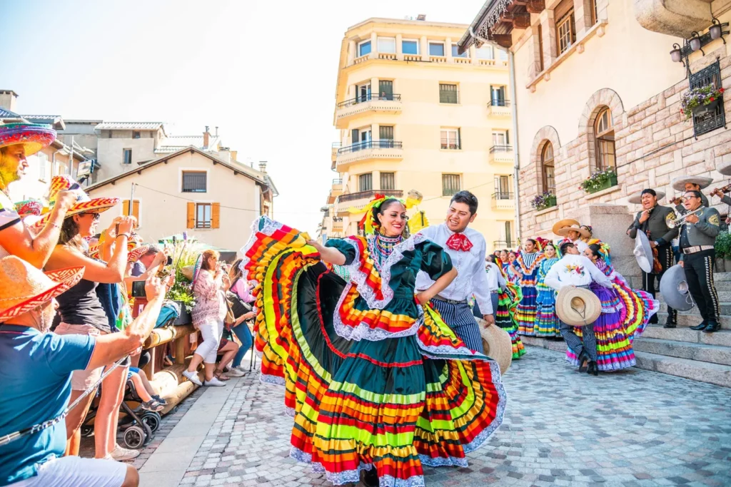 Ballet mexicain Fêtes latino-mexicaines à barcelonnette (c) Ubaye Tourisme