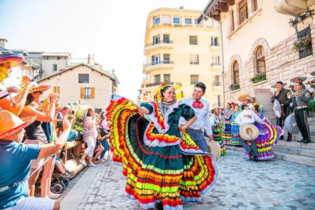 Ballet mexicain Fêtes latino-mexicaines à barcelonnette (c) Ubaye Tourisme