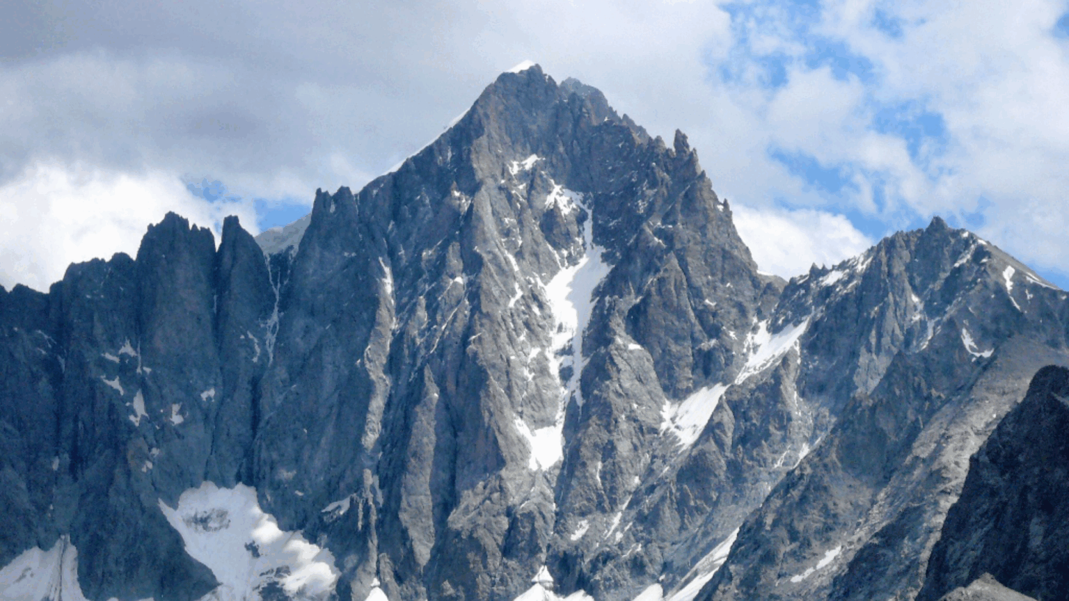 La Barre des Écrins, una delle montagne della Région Sud; La Barre des Écrins, l’une des montagnes de la Région Sud (c) CC BY-SA 3.0, Sébastien Roussennac, Wikimedia Commons