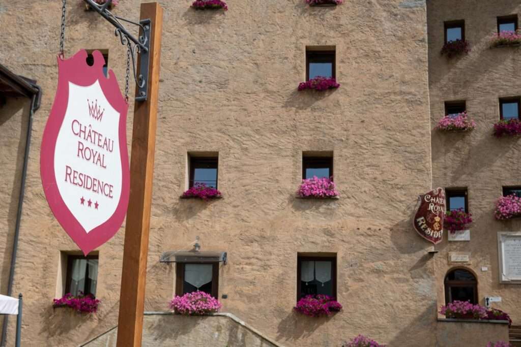 Il Castello reale di Cogne, la facciata nell'uso alberghiero attuale (c) Uficio del Turismo di Cogne Visit Cogne