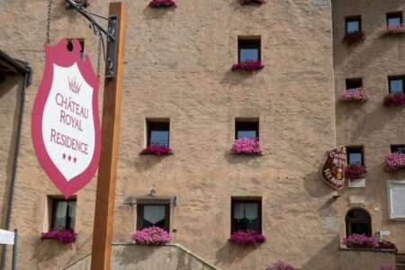Il Castello reale di Cogne, la facciata nell'uso alberghiero attuale (c) Uficio del Turismo di Cogne Visit Cogne