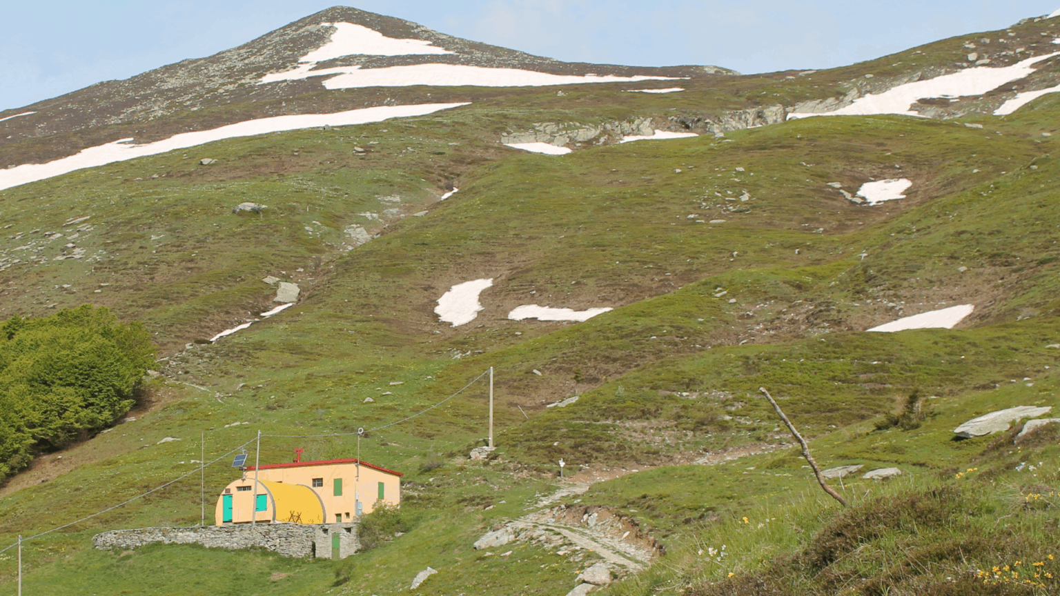 Il Rifugio Savona, nelle Alpi liguri (c) CC BY-SA 3_0 Marco Plassio Wikimedia Commons