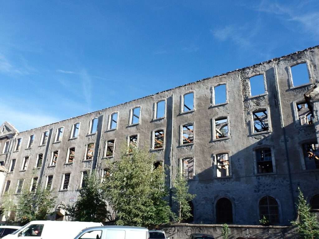 L'ancienne usine de la Schappe à Briançon, après l'incendie de 2014 (c) CC BY SA 4_0 Louis Chabert Wikimedia Commons
