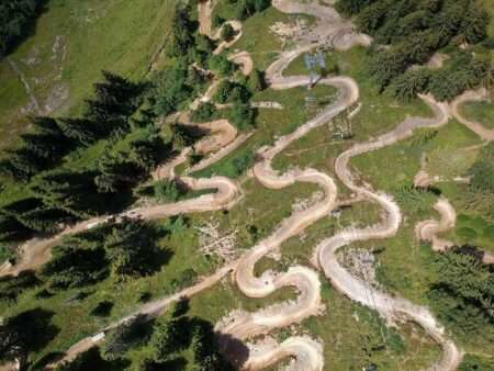 Les Gets Bike Park, un des lieux de la coupe du monde VTT - il bike park di Les Gest, uno dei luoghi della Coppa del mondo di mountain bike (c) CC BY SA Wikimedia Commons