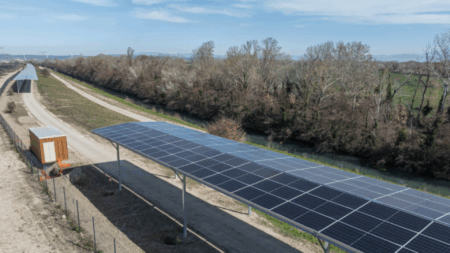 Les ombrières du photovoltaïque linéaire sur la Via Rhôna - I pannelli di fotovoltaico lineare sulla Via Rhôna(c) CNR Michel Bost