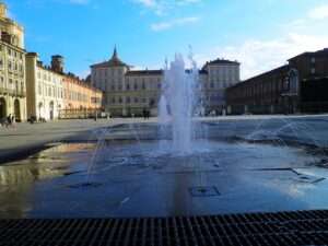 Piazza Castello a Torino (c) CC BY-SA 3_0 Mister No Wikimedia Commons