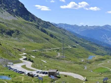 Route du Col du Petit-Saint-Bernard,versant savoyard - Strada del colel del Piccolo San Bernardo, sul versante savoiardo (c) CC BY SA 4_0 Florian Pépellin Wikimedia Commons