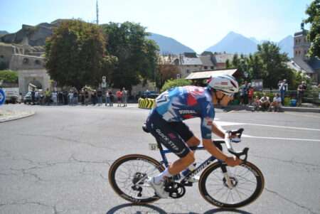 Louis Vervaeke a Briançon per la Vuelta il 26 agosto 2025 / Louis Vervaeke à Briançon pour la Vuelta 2025 le 26 août 2025 (c) Sylvie Roman Nos Alpes