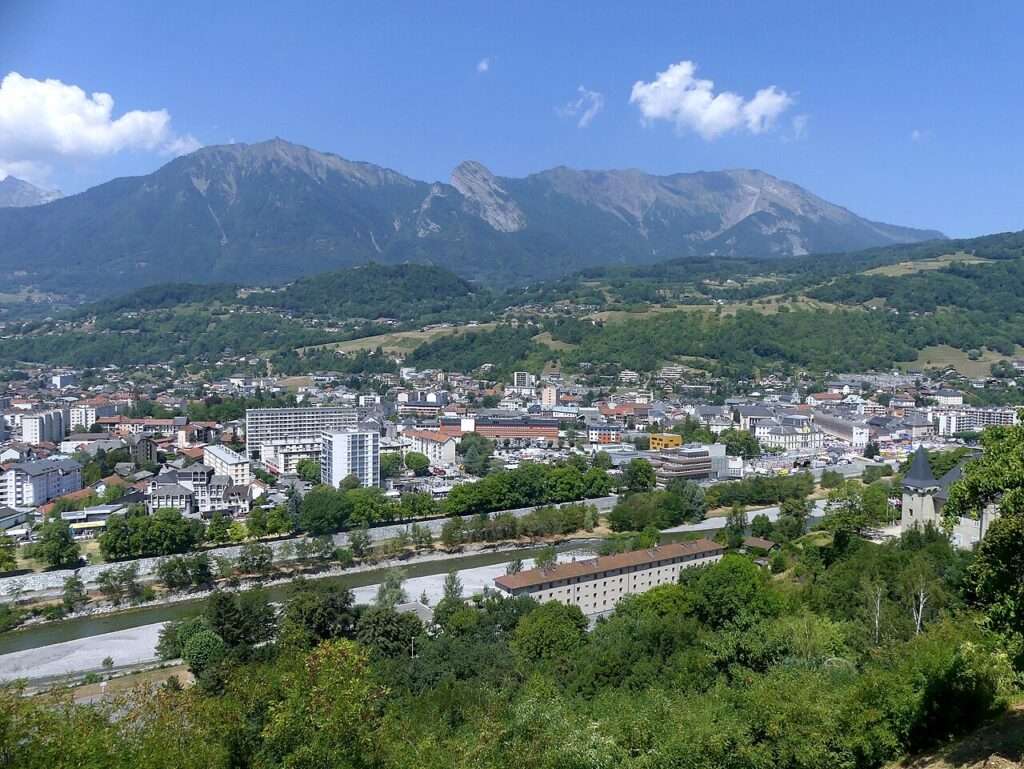 Albertville depuis le belvédère de Conflans (c) CC BY SA 4_0 e Florian Pépellin Wikimedia Commons