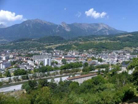 Albertville depuis le belvédère de Conflans (c) CC BY SA 4_0 e Florian Pépellin Wikimedia Commons