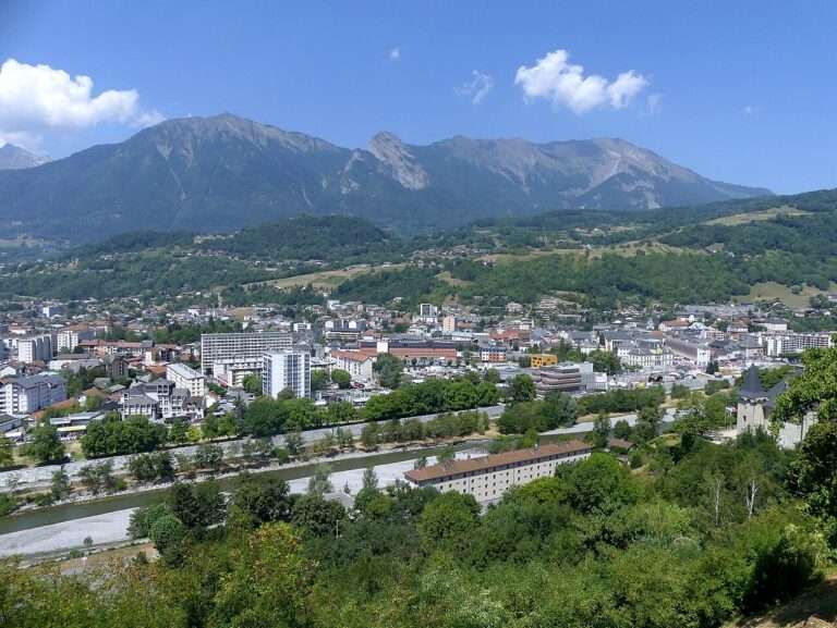 Albertville depuis le belvédère de Conflans (c) CC BY SA 4_0 e Florian Pépellin Wikimedia Commons