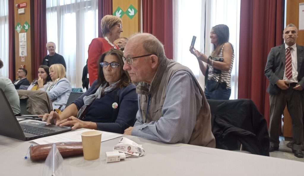 Un moment dans la salle de presse en Région Vallée d'Aoste, élections 2025 (c) Nos Alpes