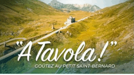 Extrait de l'affiche de a tavola au col du petit saint bernard