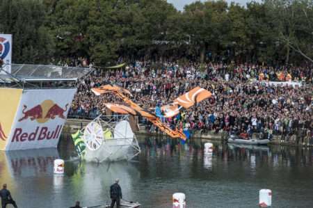 Flugtag, tuffi nel lago, foto di repertorio (c) CC BY SA 2_0 Letizia Barbi Flickr