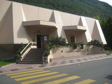 La Fondation Pierre Gianadda à Martigny (c) CC BY SA 3_0 Sylenius Wikimedia Commons
