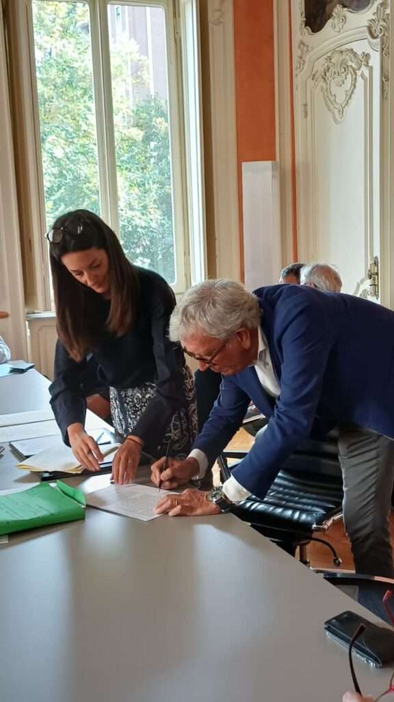 Sindaco chivasso castello firma costituzione distretto cibo pianura canavesana e collina torinese 16 09 2025[12]