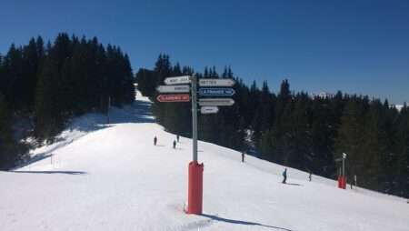Sur les pistes du domaine de ski entre Mégève, Saint-Gervais et Demi-Quartier, en haute Savoie (c) CC BY SA 3_0 4net Wikimedia Commons