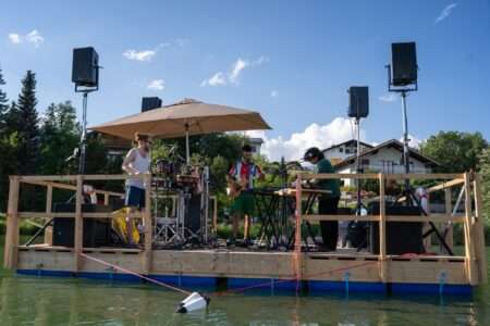 PALP Festival 41 000 présences en 2025 et le 2 novembre encore du fromage à Bruson Concert sur l'eau - Salons Flottants - au Palp Festival (c) Palp Festival