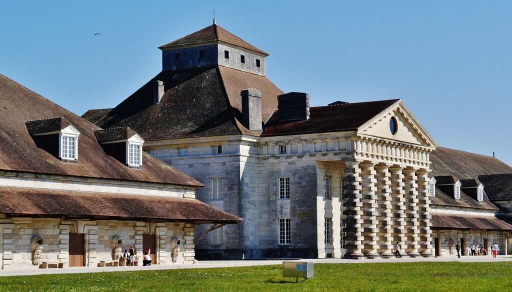 La maison du directeur, au salines royales d'arc et senans (c) cc by sa 4 0 zairon wikimedia commons