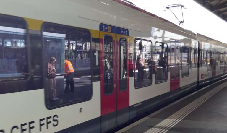 Un train dans la gare de Lausanne (c) CC BY SA 4_0 MHM55 Wikimedia Commons