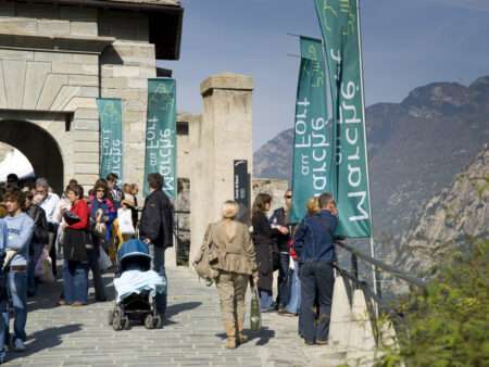 Marché au Fort, un'immagine dell'accesso in alto al Forte di Bard (c) Regione aut. Valle d'Aosta
