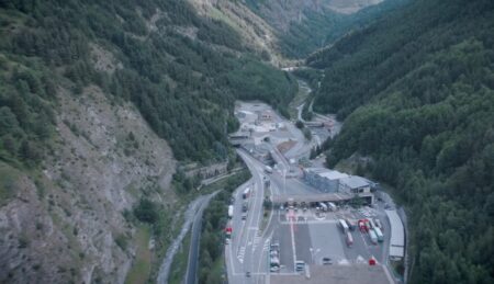 L'accès français au tunnel routier du Fréjus (c) SFTRF
