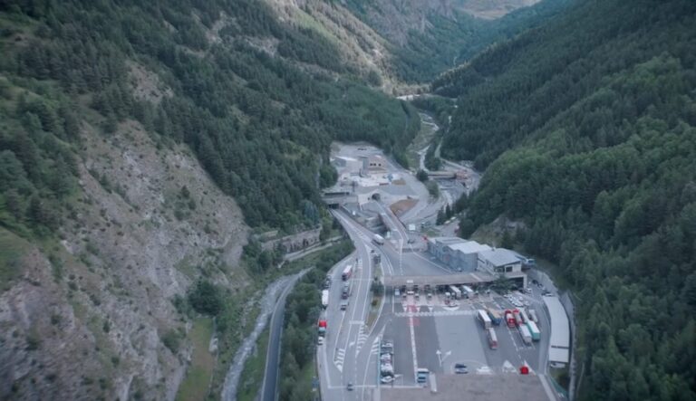 Una festa al traforo del Fréjus per la seconda canna L'accès français au tunnel routier du Fréjus (c) SFTRF