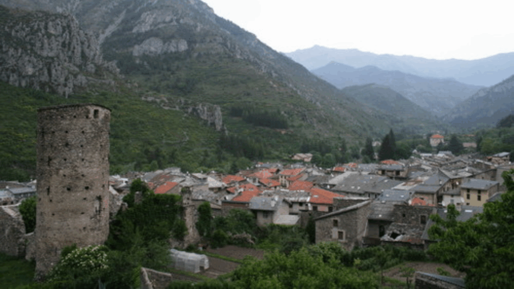 Un bando per la mobilità nella Valle Roja Un bando per migliorare la mobilità nella Valle Roja, Un appel à projets pour améliorer la mobilité dans la Vallée de la Roya (c) Public domain, Andre86, Wikimedia Commons
