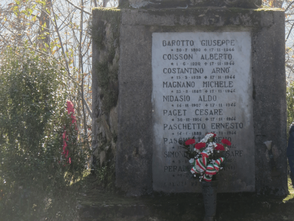 Domenica 16 novembre, il ricordo dell’eccidio nazista del Bric a Prarostino, nel Pinerolese Il cippo in ricordo dell'eccidio del Bric, nei pressi di Pinerolo (c) Città metropolitana di Torino.jpg