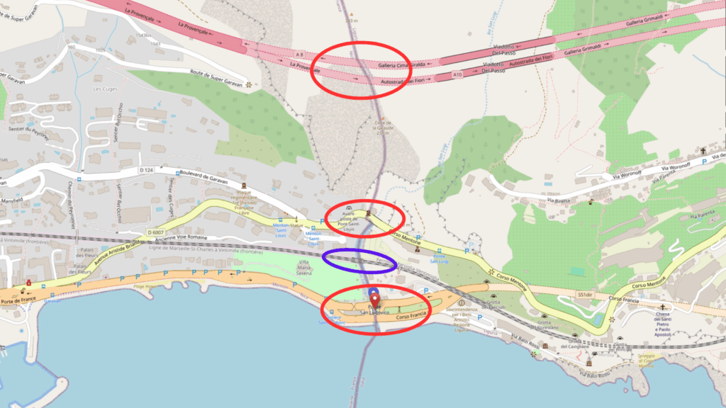 I tre valichi di frontiera stradali e quello ferroviario tra Ventimiglia e Mentone (c) OpenStrettMap elaborazione Nos Alpes
