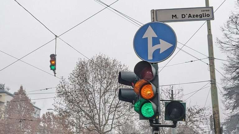 Turin et Piémont, qualité de l’air, restrictions de circulation jusqu’au 12 novembre Semaforo arancione per la qualità dell'aria a Torino (c) CC BY-SA 4_0 Reddalo Wikimedia Commons