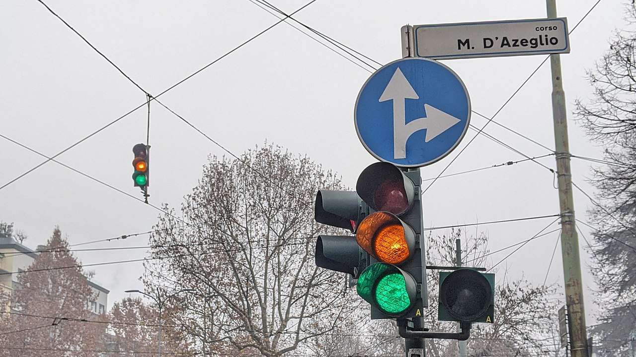 Semaforo arancione per la qualità dell'aria a Torino (c) CC BY-SA 4_0 Reddalo Wikimedia Commons