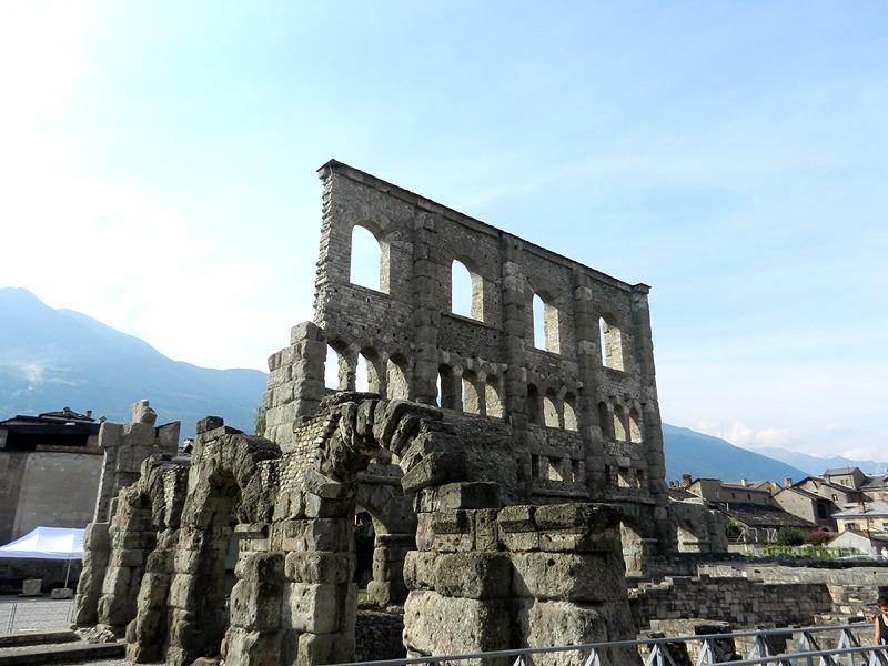 Ad aosta, teatroromano (c) cc by sa 3 0 geobia wikimedia commons
