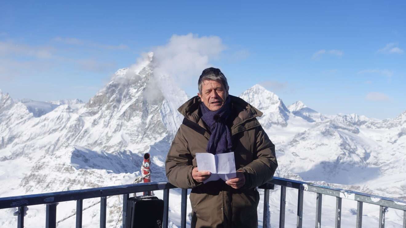 Emmanuel Carrère, lor de son discours au petit Cervin, le 6 dècembre 2025 (c) Enrico Martial Nos Alpes