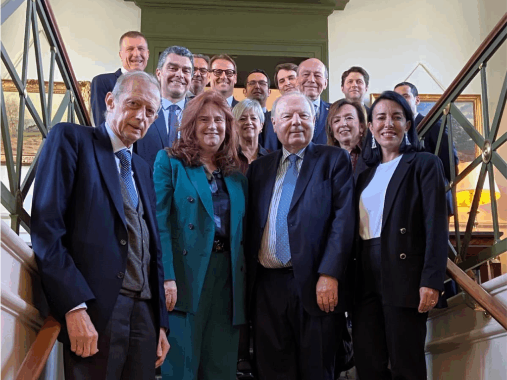 Foto di famiglia dell'incontro del gruppo di amicizia Italia - Francia il 9 dicembre 2026 (c) Assemblée Nationale