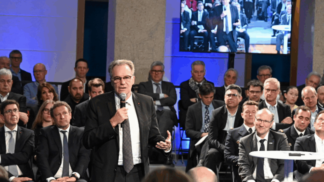 Le président de la région sud renaud muselier à agora demain le sud sur le thème de la défense le 27 mars 2025 (c) région sud regis cintas flores