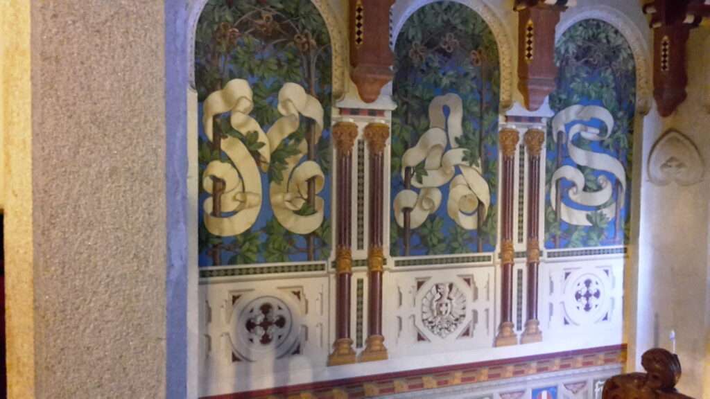 Monogramma della regina margherita, dipinto da carlo cussetti a castel savoia (c) cc by sa 4 0 own work wikimedia commons