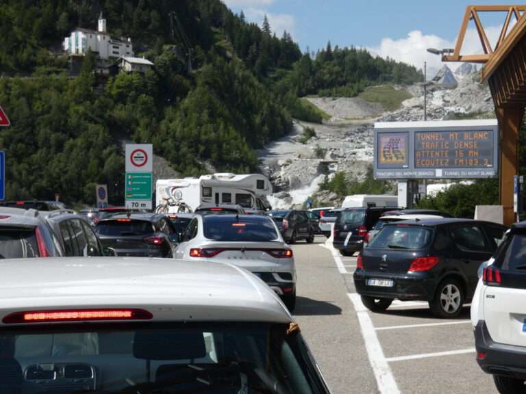 Traffico al Traforo del Monte Bianco, in estate (c) Nos Alpes Enrico Martial