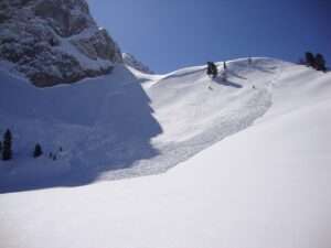 Un esempio di valanga (c) CC BY SA 4_0 Maurizio Ceol Wikimedia Commons