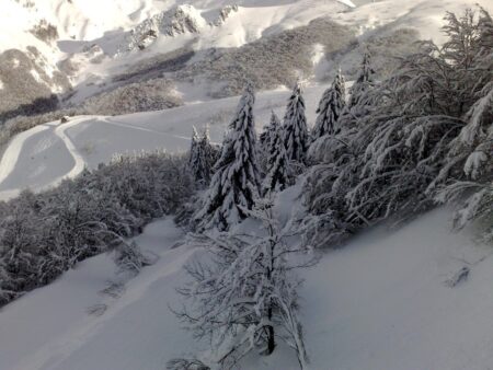 Un'immagine in quota di Limone Piemonte in condizioni invernali (c) CC BY SA 3_0 Jose Nunes Barrios Wikimedia Commons