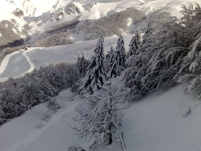 Un'immagine in quota di Limone Piemonte in condizioni invernali (c) CC BY SA 3_0 Jose Nunes Barrios Wikimedia Commons