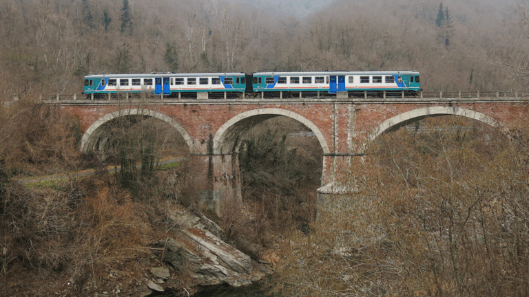 Ceva-Ormea, un ponte della ferrovia (c) CC BY SA 3_0 Giorgio Stagni Wikimedia Commons