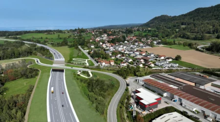 Présentation de l'autoroute du Chablais avec le pont-rail à Allinges (c) Amédéa